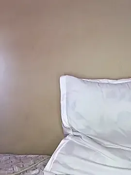hotmilfbitch – webcam model profile photo Image 8