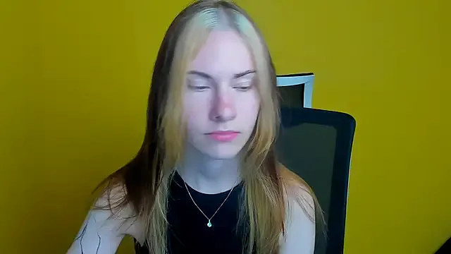 FariBanxOfficial – webcam model profile photo Image 3