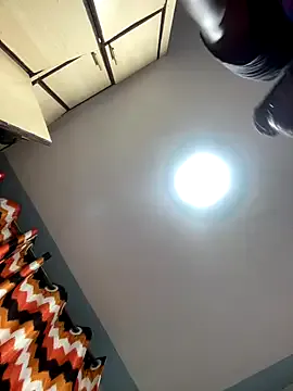 MiraKova – webcam model profile photo Image 11