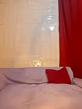 MiraKova – webcam model profile photo Image 2