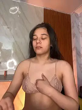 Musae – webcam model profile photo Image 15