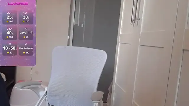 MiraKova – webcam model profile photo Image 5