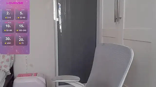 MiraKova – webcam model profile photo Image 7