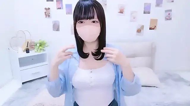 Carine – webcam model profile photo Image 3