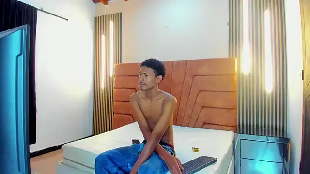 Ruru-shuv – webcam model profile photo Image 11