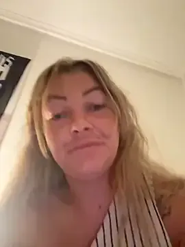 VickiAstra – webcam model profile photo Image 8