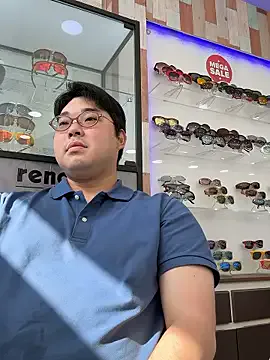 xDinnax – webcam model profile photo Image 4