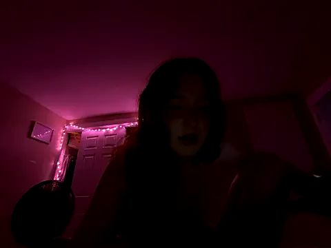 alibi_room – webcam model profile photo Image 6