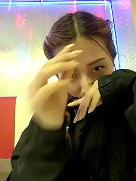 Raisa – webcam model profile photo Image 2