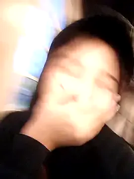 Raisa – webcam model profile photo Image 4