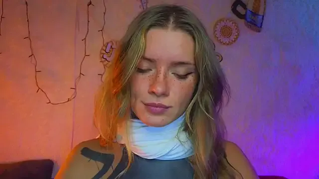 EsmeBrowm – webcam model profile photo Image 14