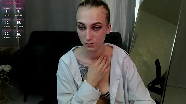 RoxyBuch – webcam model profile photo Image 4