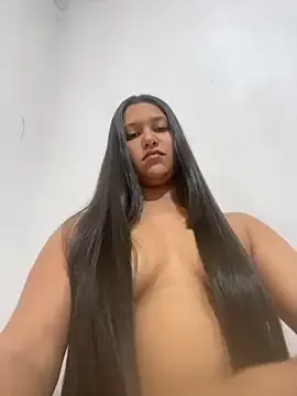 roouse – webcam model profile photo Image 3