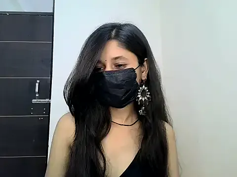 AdelinaLuuna – webcam model profile photo Image 16