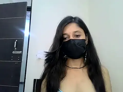AdelinaLuuna – webcam model profile photo Image 17