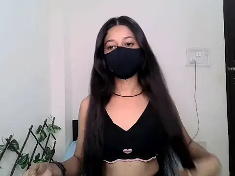 AdelinaLuuna – webcam model profile photo Image 3