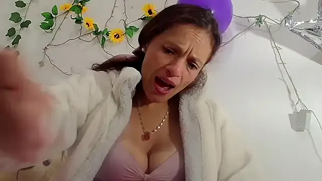 CristinaRous – webcam model profile photo Image 4