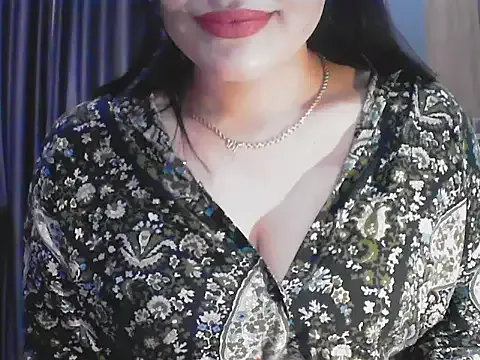 MiraKova – webcam model profile photo Image 18
