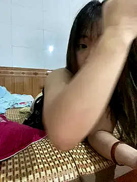 MiraKova – webcam model profile photo Image 9