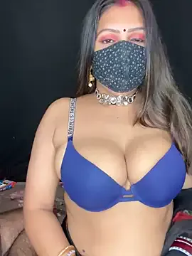 LaraCharm – webcam model profile photo Image 4