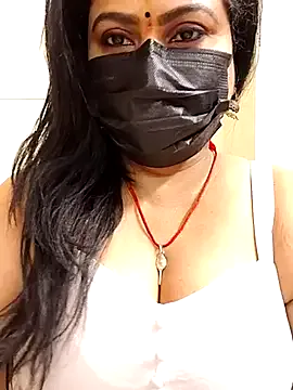 AdelinaLuuna – webcam model profile photo Image 4