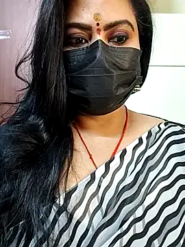 AdelinaLuuna – webcam model profile photo Image 6