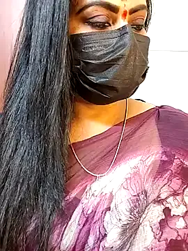 AdelinaLuuna – webcam model profile photo Image 8