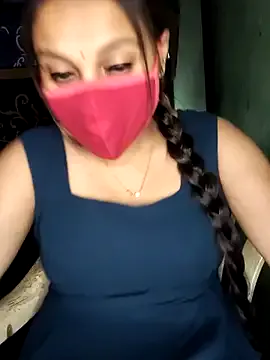 Caroline – webcam model profile photo Image 11