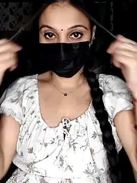 Caroline – webcam model profile photo Image 17