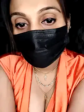 Caroline – webcam model profile photo Image 19