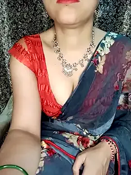 Caroline – webcam model profile photo Image 5