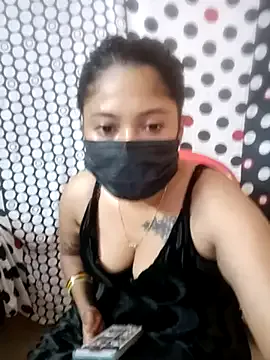 RoxyBuch – webcam model profile photo Image 3