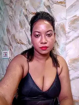 Liana – webcam model profile photo Image 18