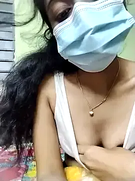 MiraKova – webcam model profile photo Image 3