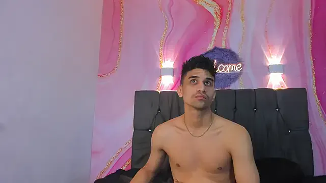 MiraKova – webcam model profile photo Image 8