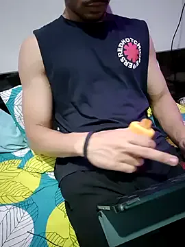 Carine – webcam model profile photo Image 9