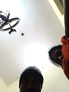 Caroline – webcam model profile photo Image 3