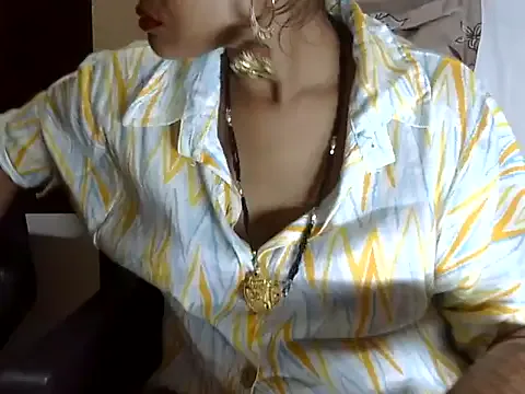 Skyller – webcam model profile photo Image 14