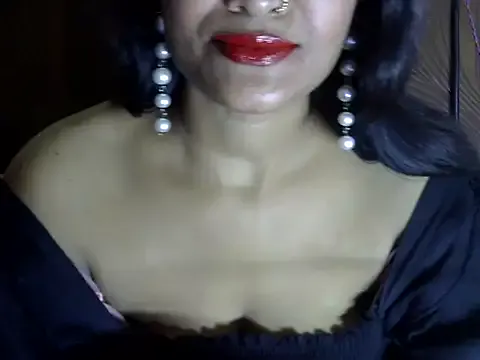 Skyller – webcam model profile photo Image 2