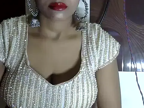 Skyller – webcam model profile photo Image 5
