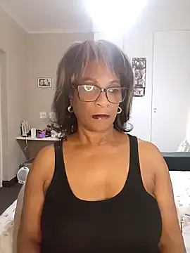 MiraKova – webcam model profile photo Image 11