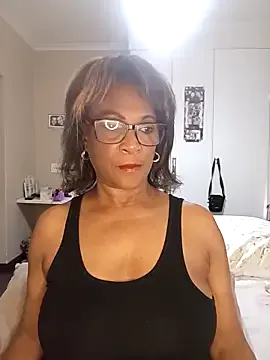 MiraKova – webcam model profile photo Image 12