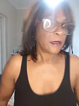 MiraKova – webcam model profile photo Image 14