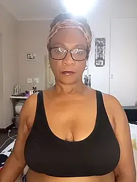 MiraKova – webcam model profile photo Image 18