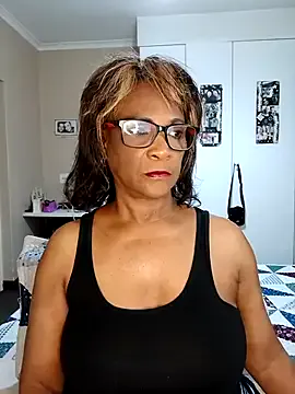 MiraKova – webcam model profile photo Image 3