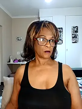 MiraKova – webcam model profile photo Image 6