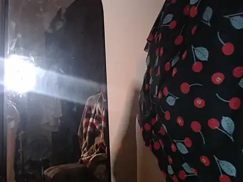 EmmSee – webcam model profile photo Image 16