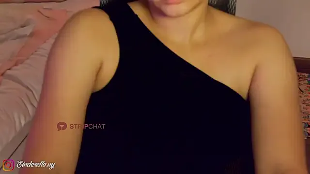 MelinaLuviani – webcam model profile photo Image 19