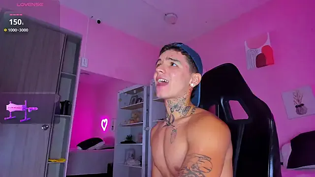 JuicyFruits93 – webcam model profile photo Image 12