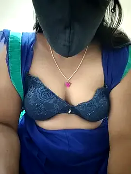 BellaDiNatale – webcam model profile photo Image 11